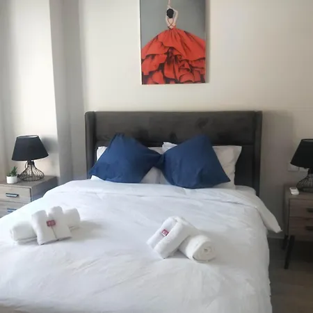 Stylish Condo Nearby Acropolis & Metro-2